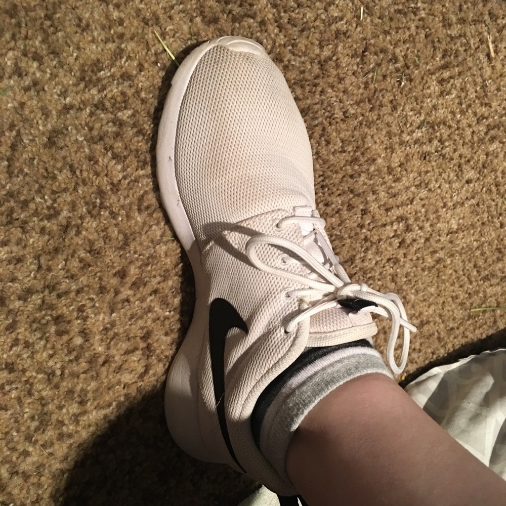 Roshes - Picture 2 of 2